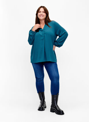 Zizzi Unifarbene Bluse mit V-Ausschnitt, Deep Teal, Model image number 2