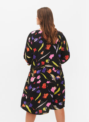 Zizzi Kleid aus Viskose mit Druck und 3/4 Ärmeln, Faded Tulip AOP, Model image number 1