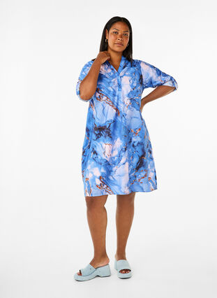 Zizzi Hemdkleid aus Viskose mit Marmordruck, Palace Blue AOP, Model image number 2