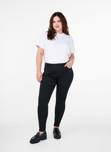 Zizzi Stay Black Amy Jeans mit hoher Taille, Black, Model image number 0