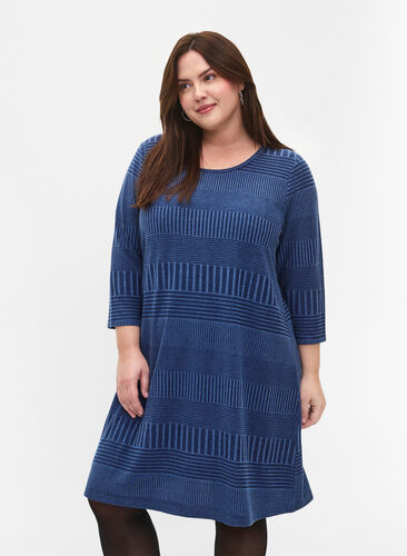 Zizzi Kleid mit 3/4-Ärmeln und Streifenmuster, Estate Blue Melange, Model image number 0