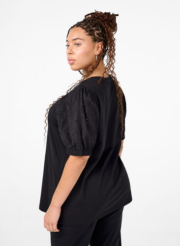 Zizzi Bluse aus Bio-Baumwolle mit Lochstickerei am Ärmel, Black, Model image number 1