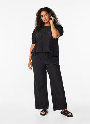 Zizzi  Kurzärmelige Bluse mit Lochmuster, Black, Model image number 2