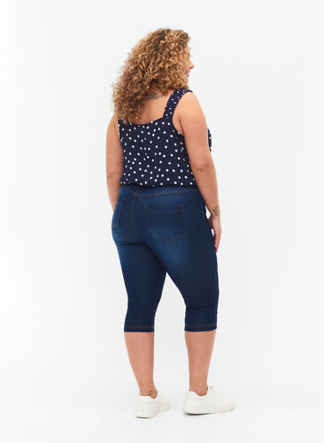 Zizzi Hoch taillierte Amy Capri Jeans mit Super Slim Fit, Blue Denim, Model image number 1