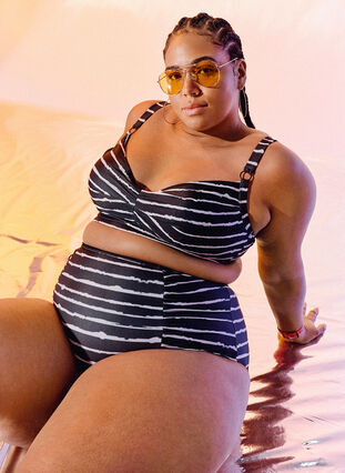 Zizzi Bikini-Unterteil mit Streifen und hoher Taille, Black White Stripe, Image image number 0