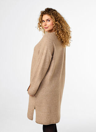 Zizzi Strickkleid mit Rundhalsausschnitt und Schlitz, Desert Taupe Mel., Model image number 1