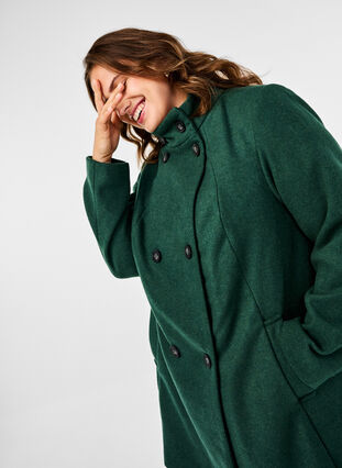 Zizzi Kurzer A-linienförmiger Trenchcoat, Trekking Green Mel., Model image number 2