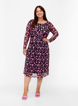 Zizzi Geblümtes Netzkleid mit langen Ärmeln, Black Pink AOP, Model image number 2