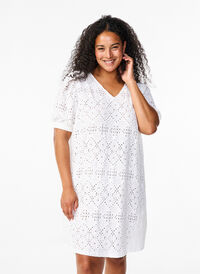 Kurzes Kleid mit V-Ausschnitt und Lochmuster, Bright White, Model