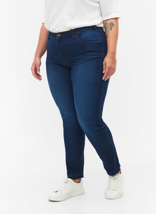 Zizzi Slim Fit Emily Jeans mit normaler Taillenhöhe, Blue Denim, Model image number 2