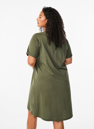 Zizzi T-Shirt-Kleid aus Baumwolle, Thyme, Model image number 1