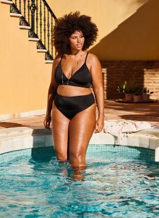 Zizzi Einfarbiges Bikini-Unterteil mit normaler Taille, Black, Image image number 0