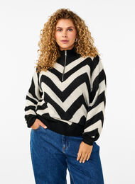 Hochgeschlossener Strickpullover mit Reißverschluss, Black Birch Stripe, Model