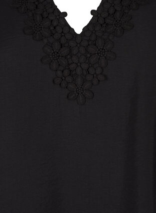 Zizzi Viskose-Bluse mit V-Ausschnitt und Stickdetail, Black, Packshot image number 2