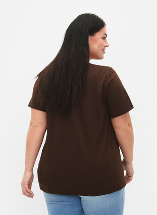 Zizzi Baumwoll-T-Shirt mit Druck, Demitasse W. POS, Model image number 1