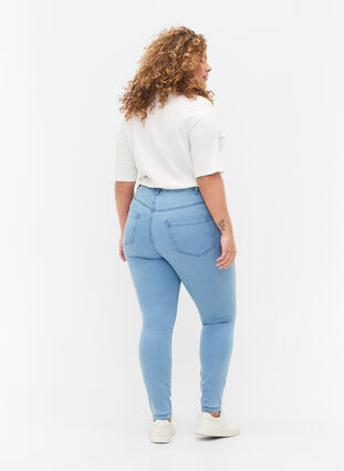 Zizzi Super Slim Amy Jeans mit hoher Taille, Ex Lt Blue, Model image number 1