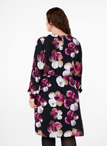 Zizzi Viskosekleid mit Druck und langen Ärmeln, Black Pink FlowerAOP, Model image number 1