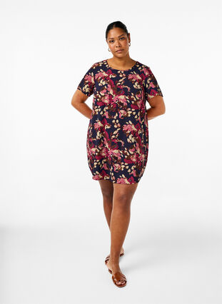 Zizzi Kleid mit Aufdruck und kurzen Ärmeln, Ev.Bl.PurpleFl.AOP, Model image number 2