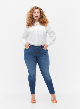 Zizzi Emily Jeans mit regulärer Taille und schlankem Schnitt, Blue denim, Model image number 0