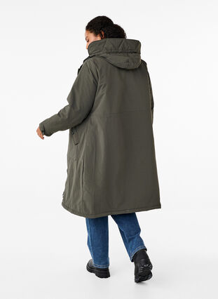 Zizzi Parka mit Kapuze und verstellbarer Taille, Black Olive, Model image number 1