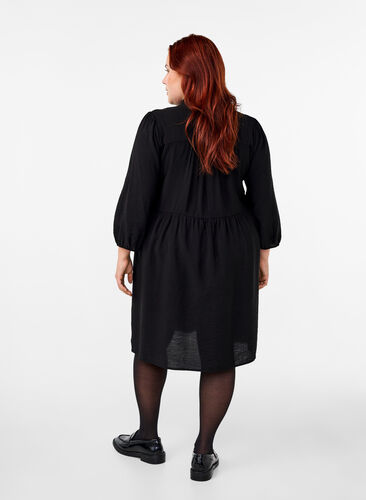 Zizzi Knielanges Kleid mit Stickerei und 3/4-Ärmeln, Black, Model image number 1