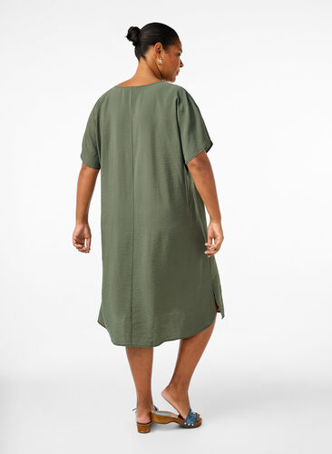 Zizzi Kleid aus Viskose mit V-Ausschnitt, Thyme, Model image number 1