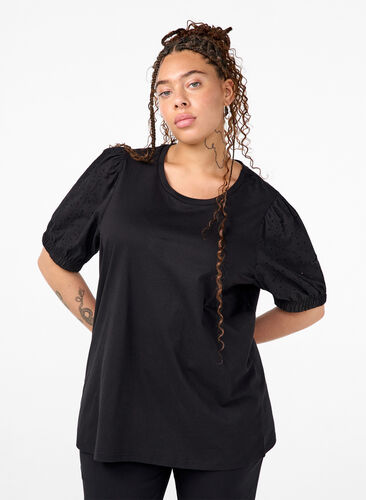 Zizzi Bluse aus Bio-Baumwolle mit Lochstickerei am Ärmel, Black, Model image number 0