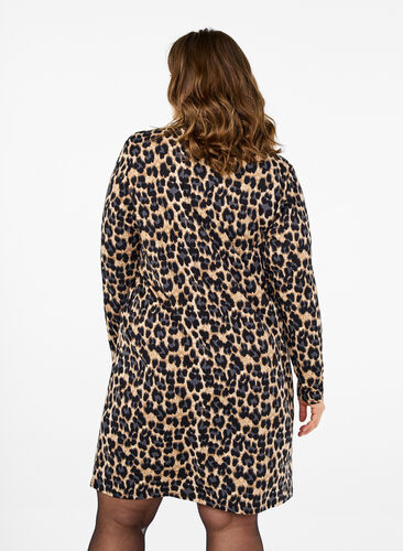 Zizzi FLASH – Langärmeliges Kleid mit Rollkragen, Leopard Print, Model image number 1