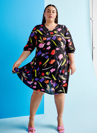 Zizzi Kleid aus Viskose mit Druck und 3/4 Ärmeln, Faded Tulip AOP, Image image number 0