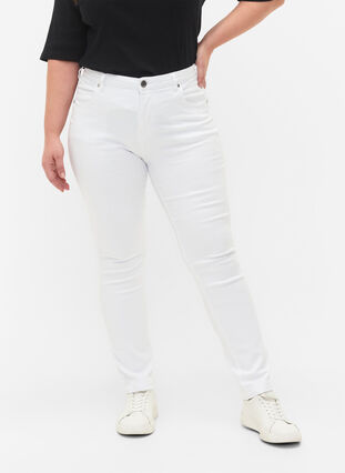 Zizzi Schmale Passform Emily Jeans mit normaler Taille, White, Model image number 2