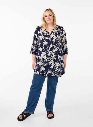 Zizzi Tunika mit Print und 3/4-Ärmeln, Navy Blazer AOP, Model image number 2