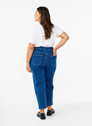 Zizzi Geschnittene Vera Jeans mit geradem Schnitt, Blue Denim, Model image number 1