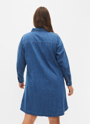Zizzi Jeanskleid mit Knöpfen, Blue denim, Model image number 1