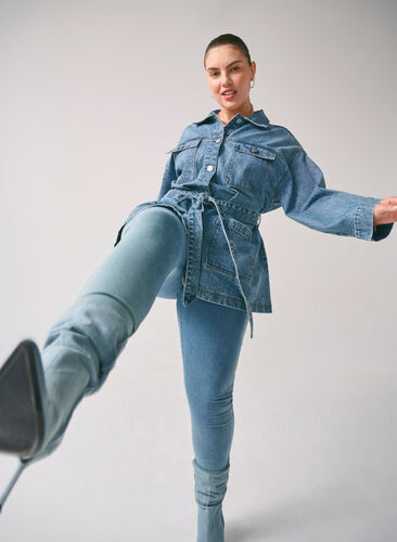 Zizzi Denim-Jacke mit Bindegürtel, Blue Denim, Image image number 0