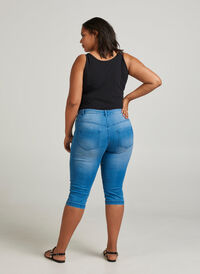 Slim Fit Emily Capri Jeans, Light blue denim, Model