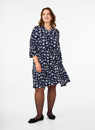 Zizzi Kurzes A-Linien-Kleid mit Blümchenmuster, Night Sky AOP, Model image number 2