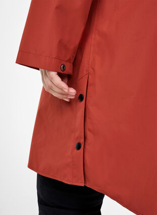 Zizzi Regenjacke mit Taschen und Kapuze, Chili Oil, Model image number 2