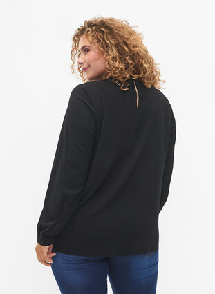 Zizzi Langärmelige Bluse mit Spitzendetail, Black, Model image number 1
