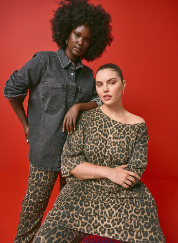 Zizzi Jeanskleid mit Leoparden-Print, Leo AOP, Image image number 0