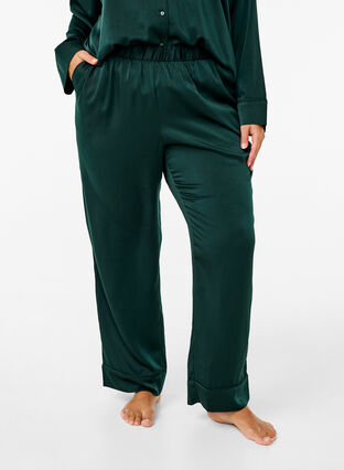 Zizzi Pyjama-Hose aus Satin mit elastischem Bund, Scarab, Model image number 2