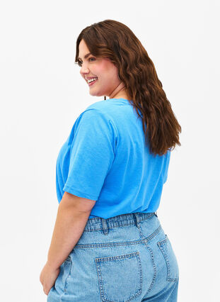Zizzi Kurzärmliges Basic-T-Shirt mit V-Ausschnitt, Marina, Model image number 1