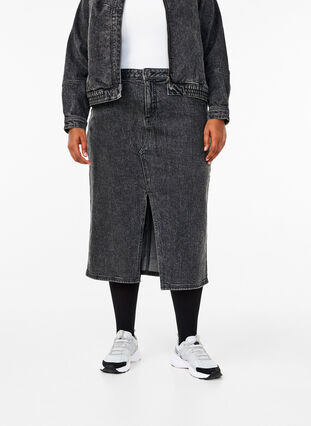 Zizzi Jeansrock mit Schlitz vorne, Dark Grey Denim, Model image number 2