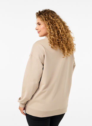 Zizzi Sweatshirt mit Rundhalsausschnitt, Simply Taupe, Model image number 1