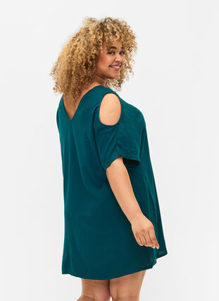 Zizzi Strandkleid aus Viskose mit Schulterdetail, Spruced-up, Model image number 1