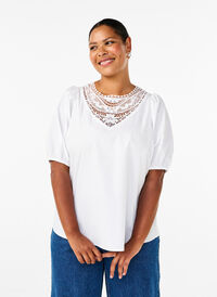 Kurzärmelige Bluse mit Spitzendetail, Bright White, Model