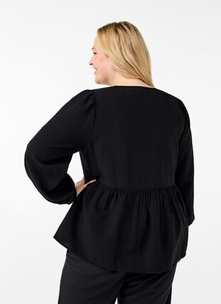 Zizzi Bluse aus Viskose mit Schleifen und langen Ärmeln, Black White Bow, Model image number 1