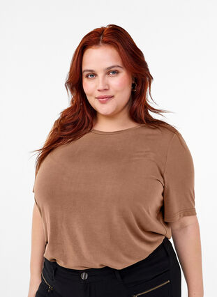 Zizzi T-Shirt aus TENCEL™ Modal mit Rundhalsausschnitt, Coca Mocha, Model image number 0