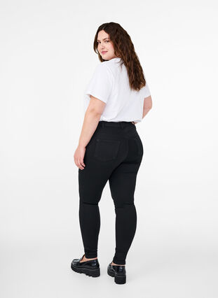 Zizzi Stay Black Amy Jeans mit hoher Taille, Black, Model image number 1