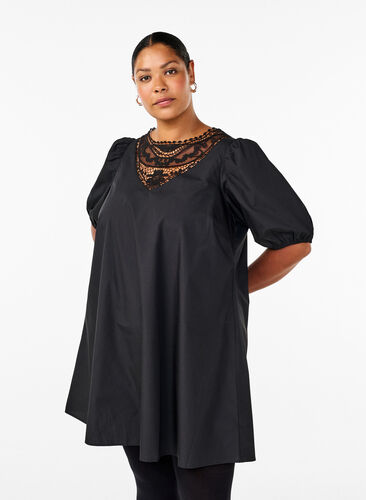 Zizzi Kurzes Kleid mit Spitzendetails, Black, Model image number 0