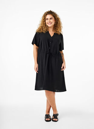 Zizzi Kurzärmliges Kleid mit Bindeband an der Taille, Black, Model image number 2